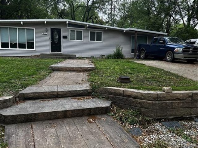 Homes for Sale in Gladstone, MO 64118 | 6212 N Park Avenue