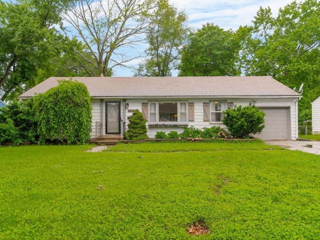 Homes for Sale in Gladstone, MO 64118 | 6504 N Harrison Street