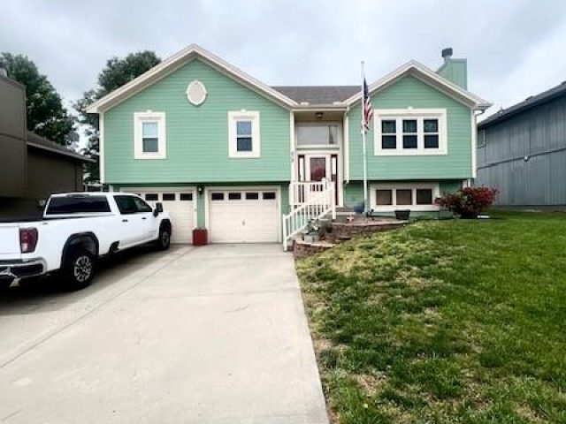 Homes for Sale in Smithville, MO 64089 | 212  Hampton Drive