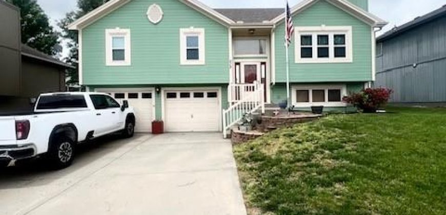 Homes for Sale in Smithville, MO 64089 | 212  Hampton Drive