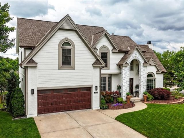 Homes for Sale in Kansas City, MO 64151 | 7912 NW Birch Lane