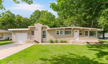 Homes for Sale in Gladstone, MO 64118 | 2201 NE Shady Lane Drive