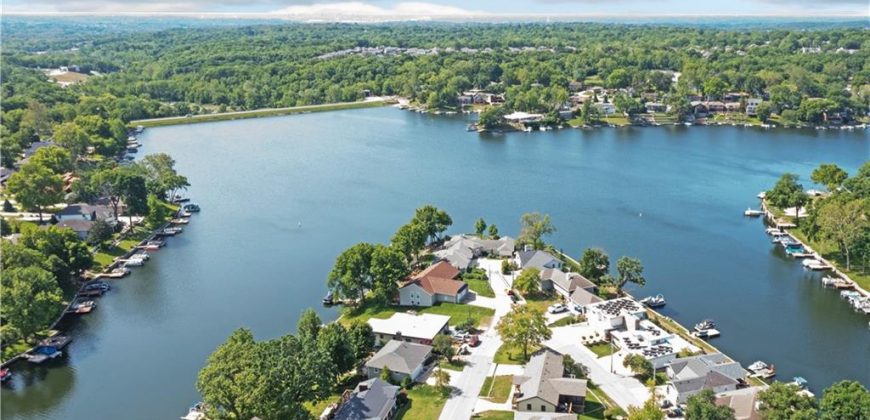 Homes for Sale in Lake Waukomis, MO 64151 | 223 NW North Shore Drive