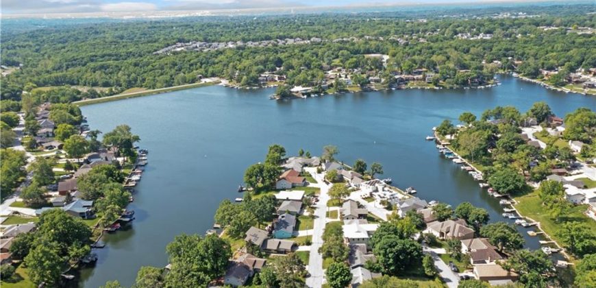 Homes for Sale in Lake Waukomis, MO 64151 | 223 NW North Shore Drive