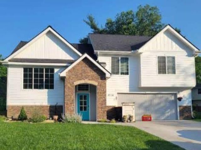 Homes for Sale in Parkville, MO 64152 |   5716 NW Creekview Drive