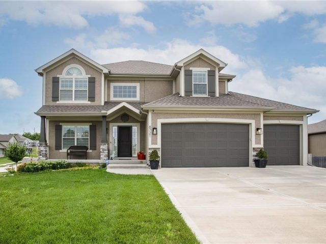 Homes for Sale in Kansas City, MO 64156 | 8721 N Mersington Avenue
