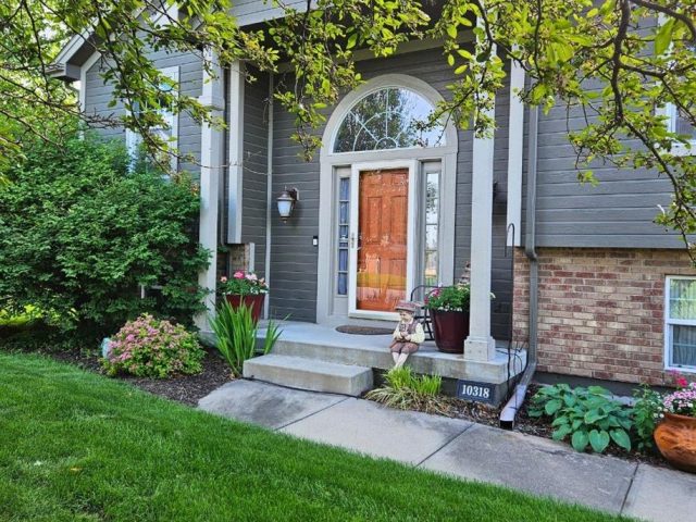 Homes for Sale in Kansas City, MO 64156 | 10318 N KENSINGTON Court