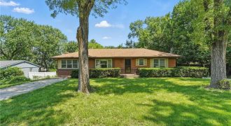 Homes for Sale in Gladstone, MO 64118 | 502 NE 74th Street