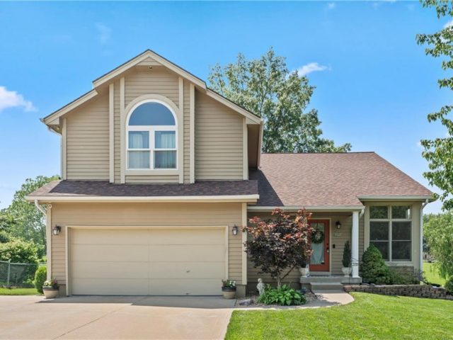 Homes for Sale in Kearney, MO 64060 | 1710  Sunset Drive