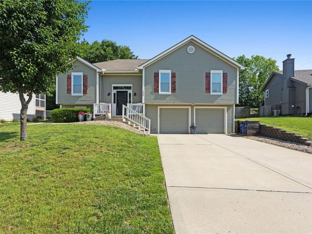 Homes for Sale in Smithville, MO 64089 | 104  Betsy Court