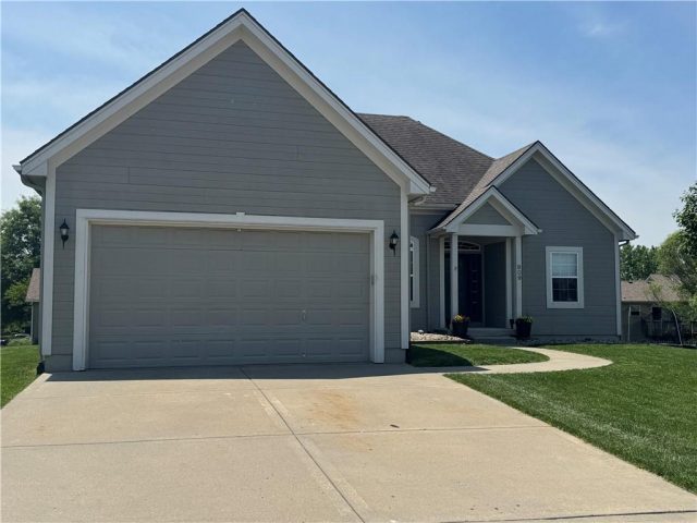 Homes for Sale in Kearney, MO 64060 | 909 W 8th Avenue