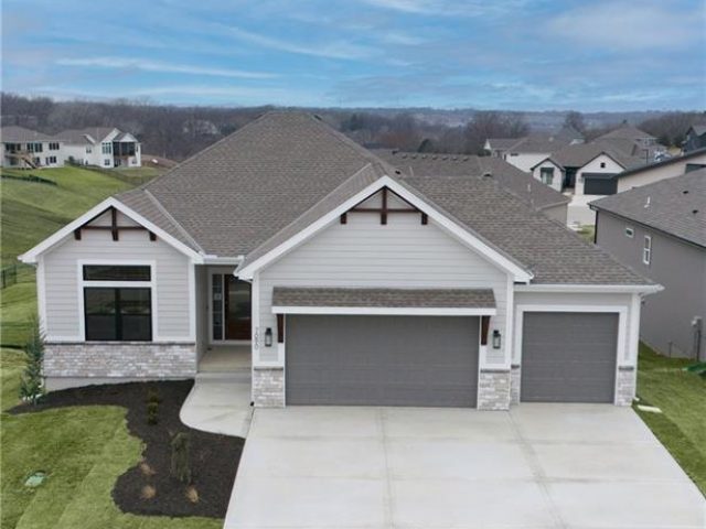 Homes for Sale in Kearney, MO 64060 | 13616  Clover Court