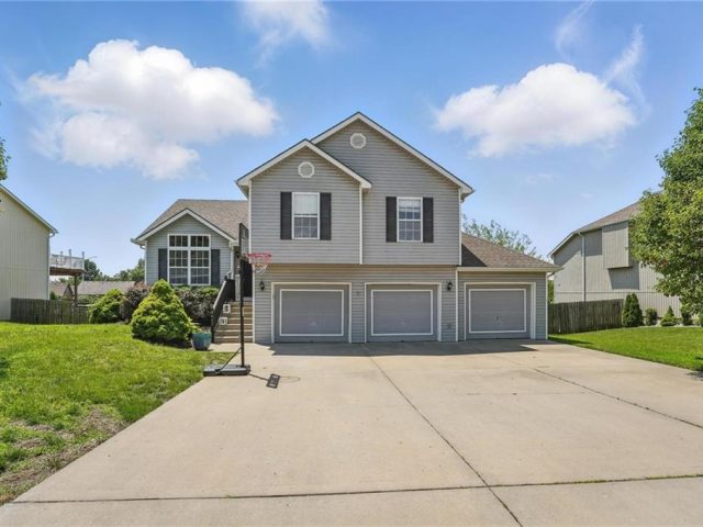 Homes for Sale in Kansas City, MO 64154 | 3611 NW 87th Street