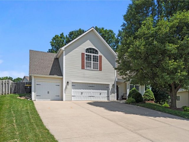Homes for Sale in Kansas City, MO 64118 | 1308 NW 74th Terrace