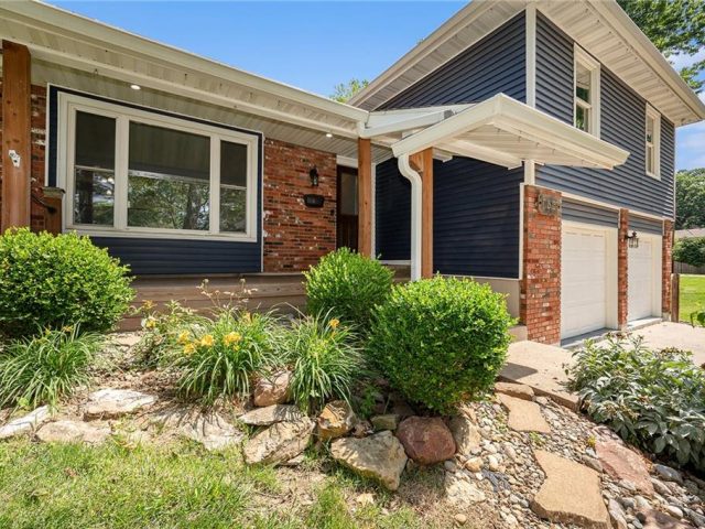 Homes for Sale in Kansas City, MO 64118 | 1600 NE 49th Terrace