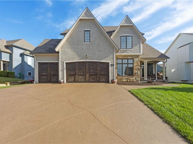 Homes for Sale in Kansas City, MO 64156 | 4512 NE 104th Terrace