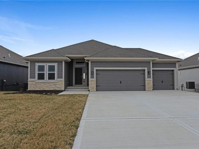 Homes for Sale in Kansas City, MO 64156 | 3725 NE 90th Terrace