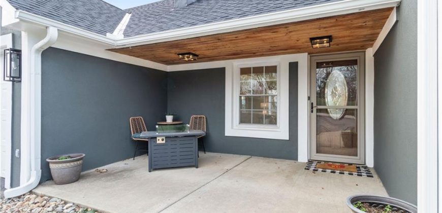 Homes for Sale in Smithville, MO 64089 | 302 W Summit Street