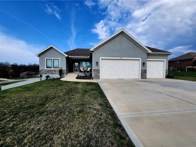 Homes for Sale in Kearney, MO 64060 | 13405  Oakbrook Drive