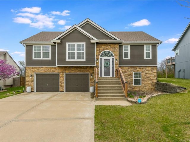 Homes for Sale in Kansas City, MO 64155 | 1009 NW 91st Terrace
