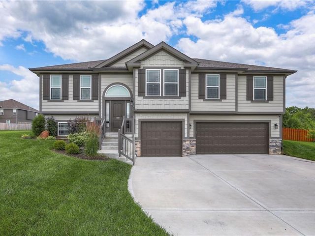 Homes for Sale in Kansas City, MO 64157 | 11830 N MANNING Avenue