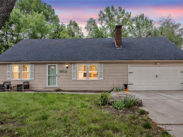 Homes for Sale in Liberty, MO 64068 | 1205  Liberty Drive Terrace
