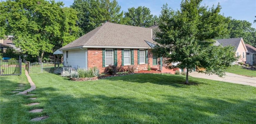 Homes for Sale in Gladstone, MO 64118 | 6704 N Garfield Street