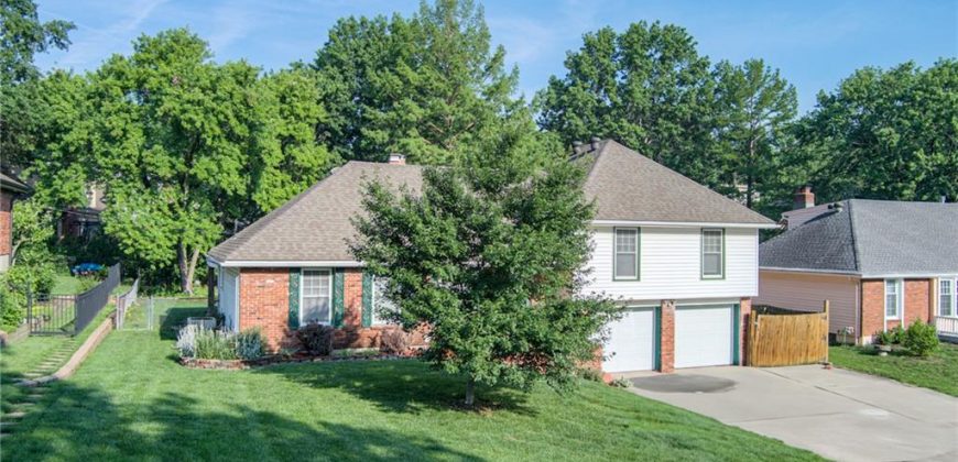 Homes for Sale in Gladstone, MO 64118 | 6704 N Garfield Street
