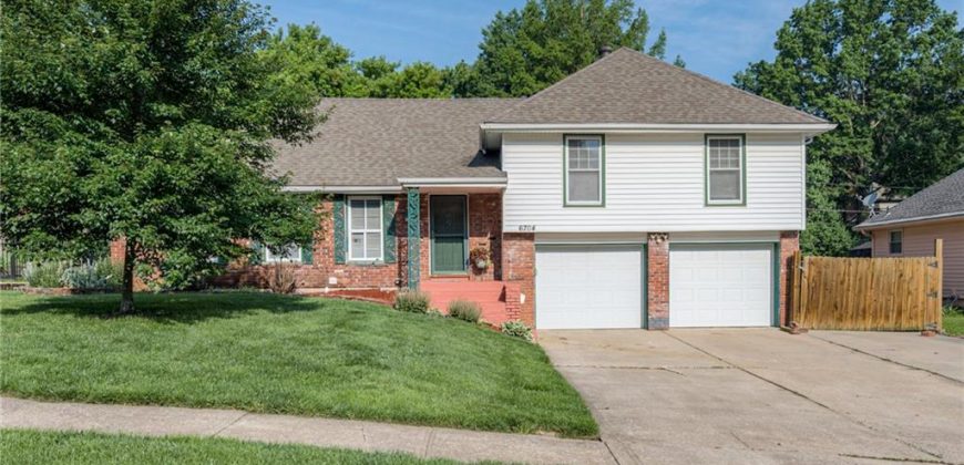 Homes for Sale in Gladstone, MO 64118 | 6704 N Garfield Street