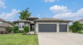 Homes for Sale in Parkville, MO 64152 | 6401 N Whitetail Way