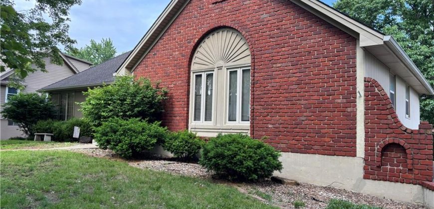Homes for Sale in Gladstone, MO 64119 | 6009 N Monroe Avenue