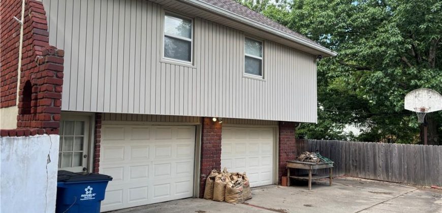 Homes for Sale in Gladstone, MO 64119 | 6009 N Monroe Avenue