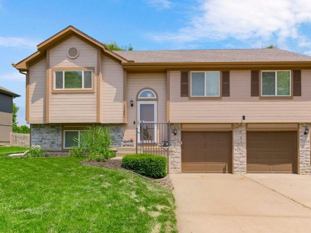 Homes for Sale in Kansas City, MO 64157 | 11601 N Manning Avenue