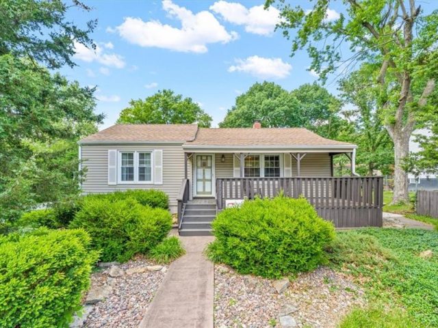 Homes for Sale in Kansas City, MO 64118 | 2400 NE 52nd Terrace