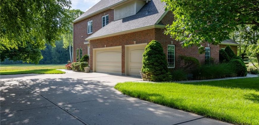 Homes for Sale in Parkville, MO 64152 | 6501 N NATIONAL Drive