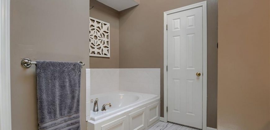 Homes for Sale in Kansas City, MO 64151 | 5712 N Mayview Avenue