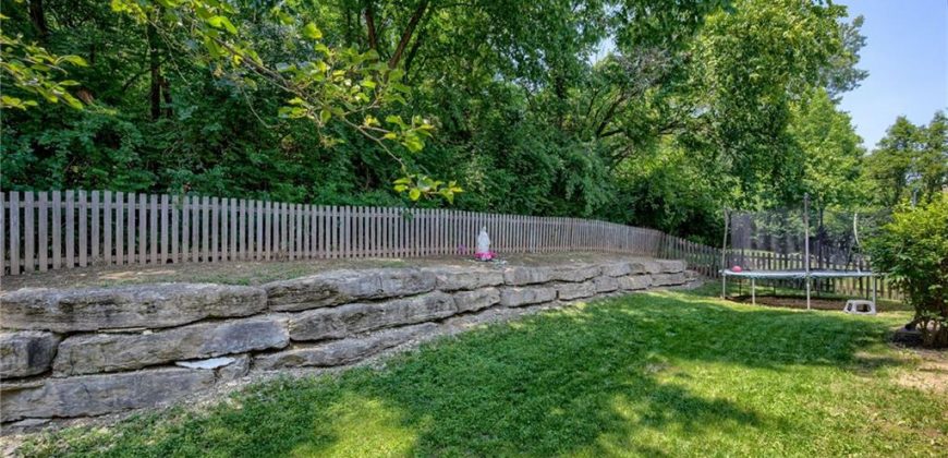 Homes for Sale in Kansas City, MO 64151 | 5712 N Mayview Avenue