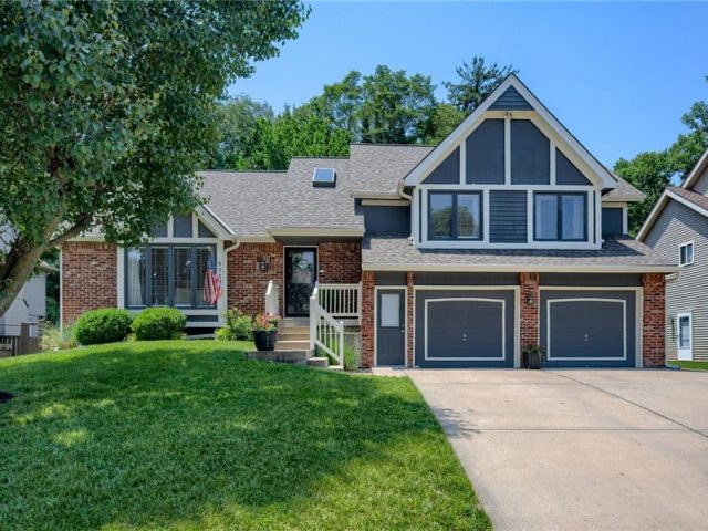 Homes for Sale in Kansas City, MO 64151 | 5712 N Mayview Avenue