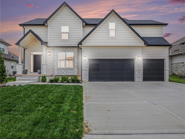 Homes for Sale in Kansas City, MO 64157 | 10518 N Hawthorne Avenue