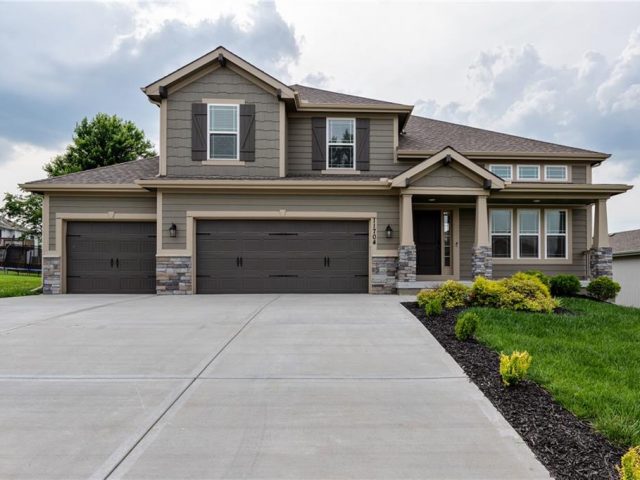 Homes for Sale in Kansas City, MO 64157 | 11704 N LAUREL Avenue