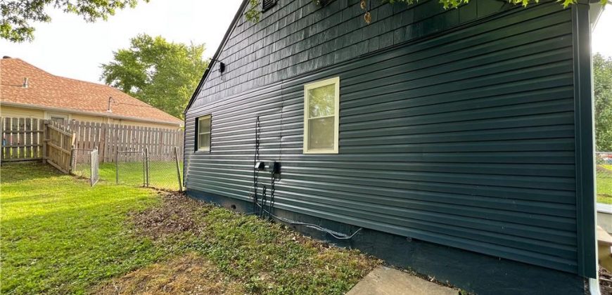 Homes for Sale in Gladstone, MO 64118 | 7104 N Cherry Street