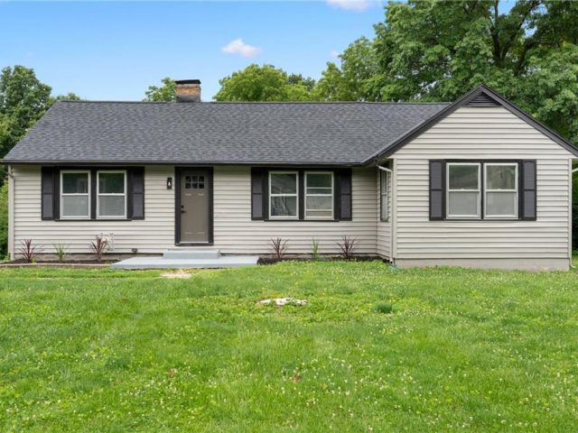 Homes for Sale in Pleasant Valley, MO 64068 | 6806 N Brookside Road