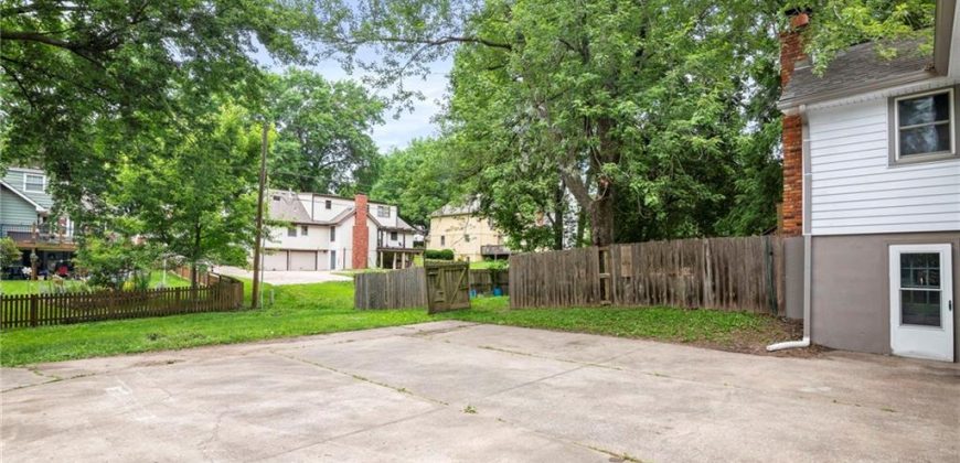 Homes for Sale in Gladstone, MO 64119 | 6100 N Cleveland Avenue
