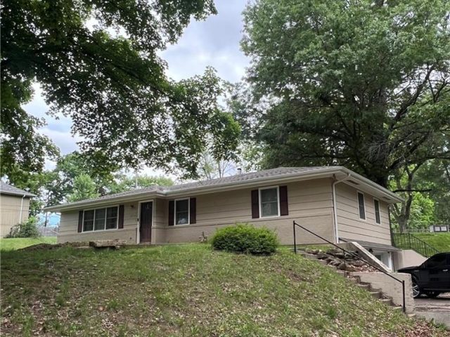 Homes for Sale in Excelsior Springs, MO 64024 | 106 E Forrest Lane