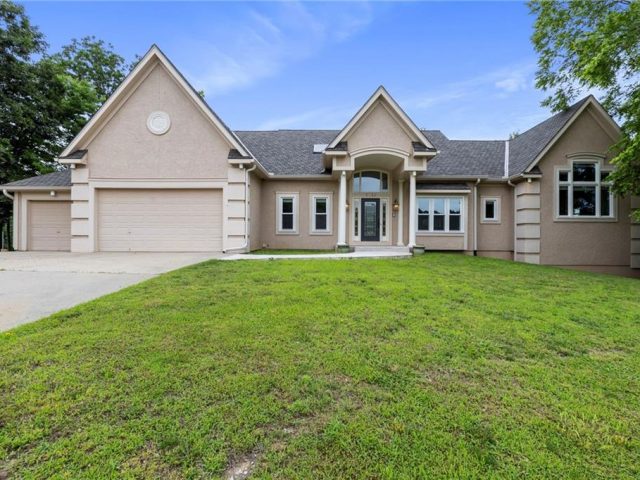 Homes for Sale in Gladstone, MO 64119 | 2710 NE 76th Terrace