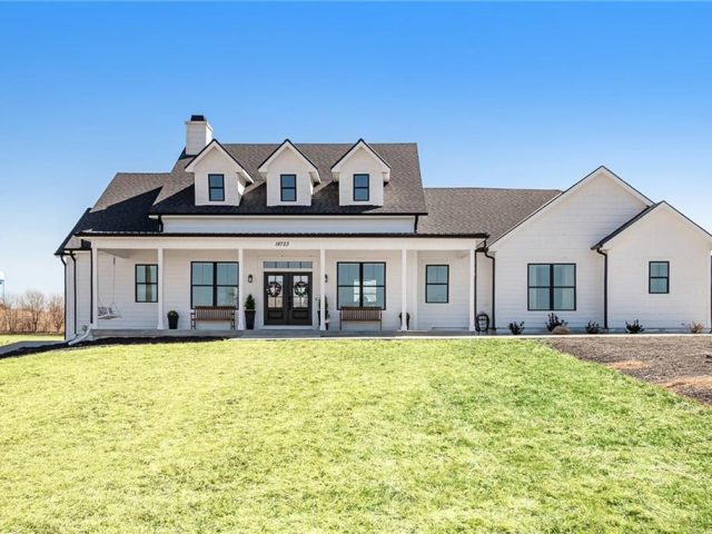 Homes for Sale in Smithville, MO 64089 | 18723  County Line Road