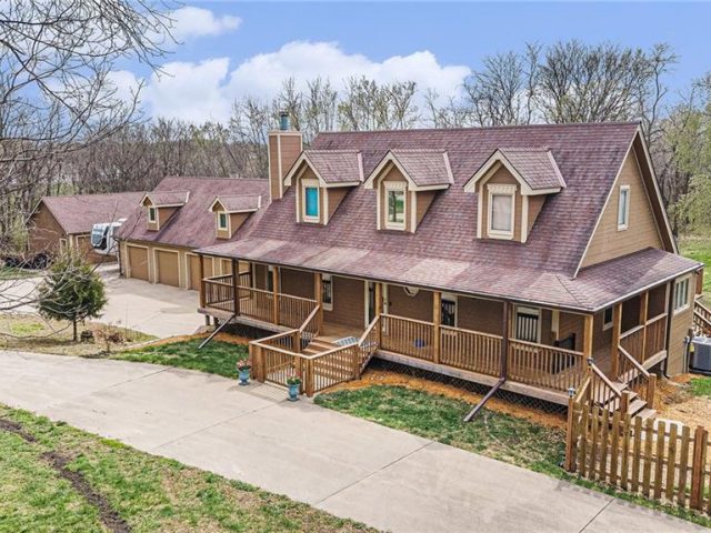Homes for Sale in Smithville, MO 64089 | 4623  Whispering Oaks Lane