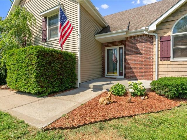Homes for Sale in Smithville, MO 64089 | 14700  Shamrock Way