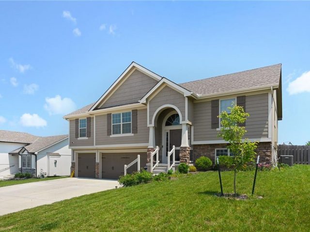 Homes for Sale in Kansas City, MO 64157 | 11709 N Laurel Avenue