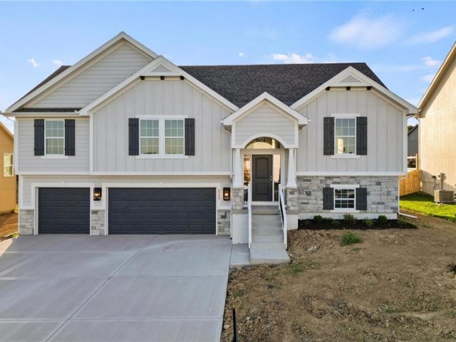 Homes for Sale in Kansas City, MO 64156 | 5911 NE 118th Street